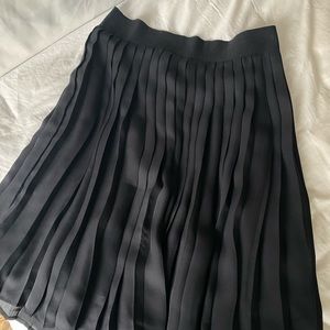 NILI LOTAN Black Silk Pleated Skirt M/L